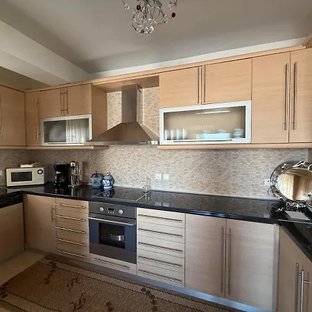 דירה View House In With Stunning Views