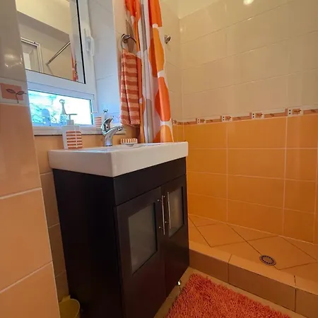 דירה View House In With Stunning Views פוגרדץ