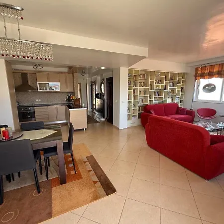 View House In With Stunning Views * פוגרדץ